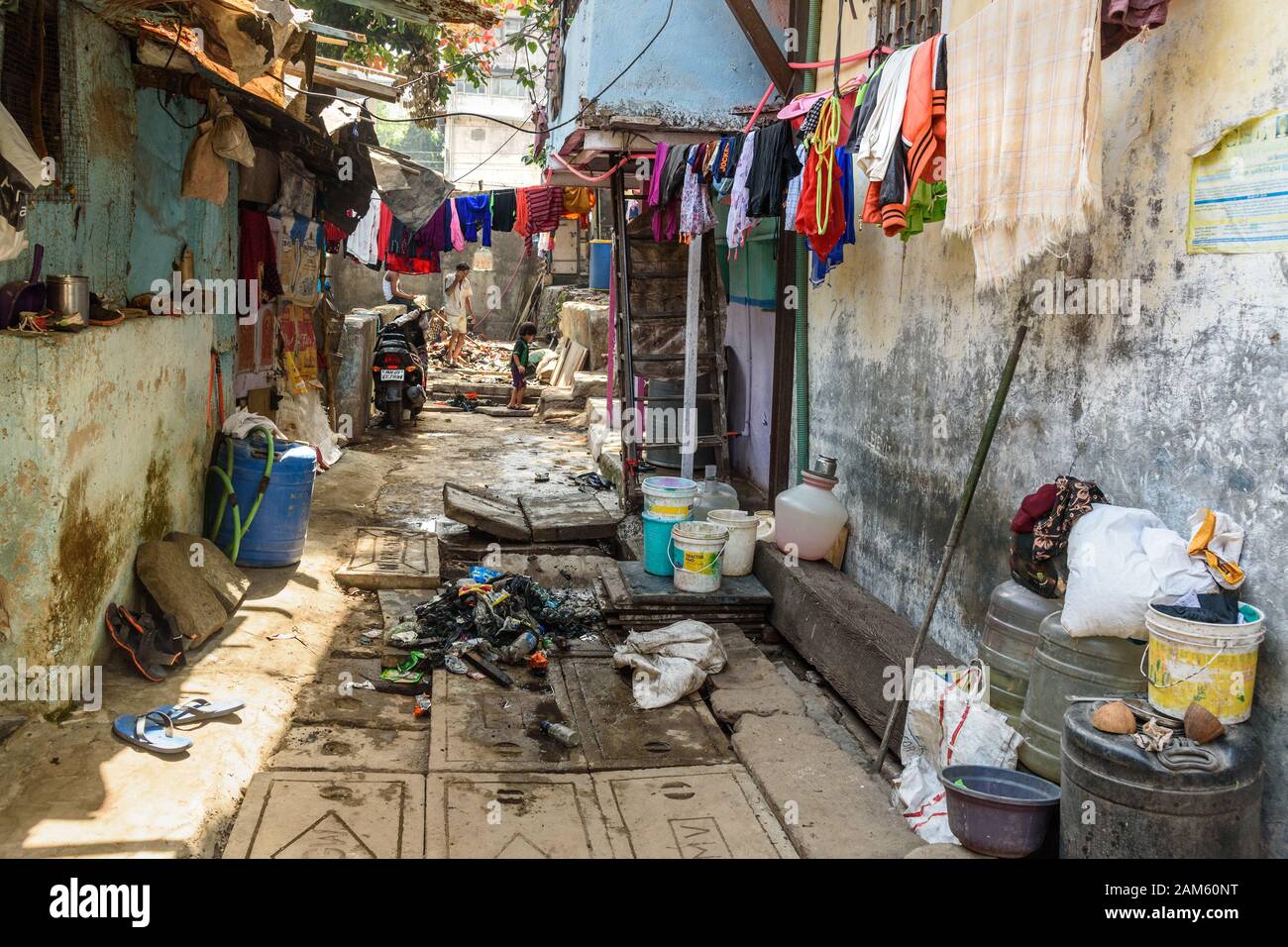 Auf Der Straße In Dharavi Slum In Mumbai Indien Stockfotografie Alamy 0710