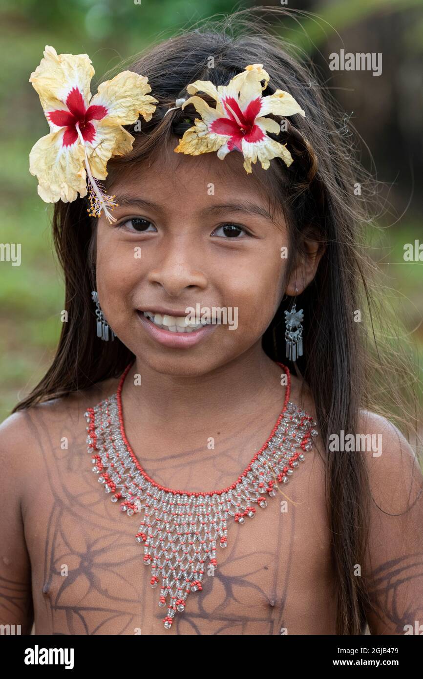 Mittelamerika Panama Gatun See Embera Indian Village Junge Embera