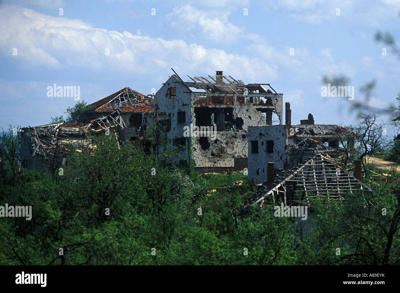 Zerstörtes Haus in Gradacac, Bosnien und Herzegowina