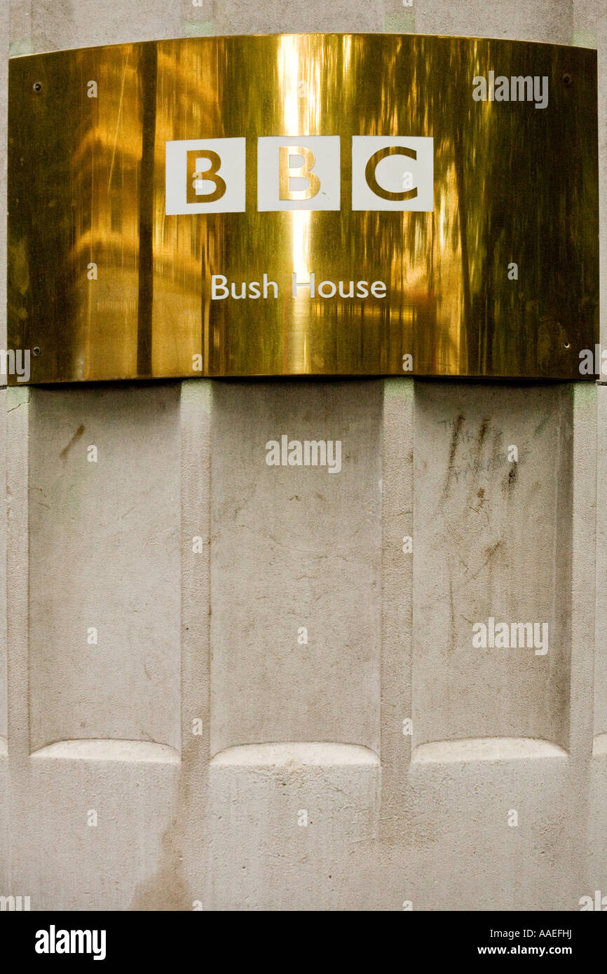 BBC-Logo außen Aldwych Bush House in London Stockfotografie - Alamy