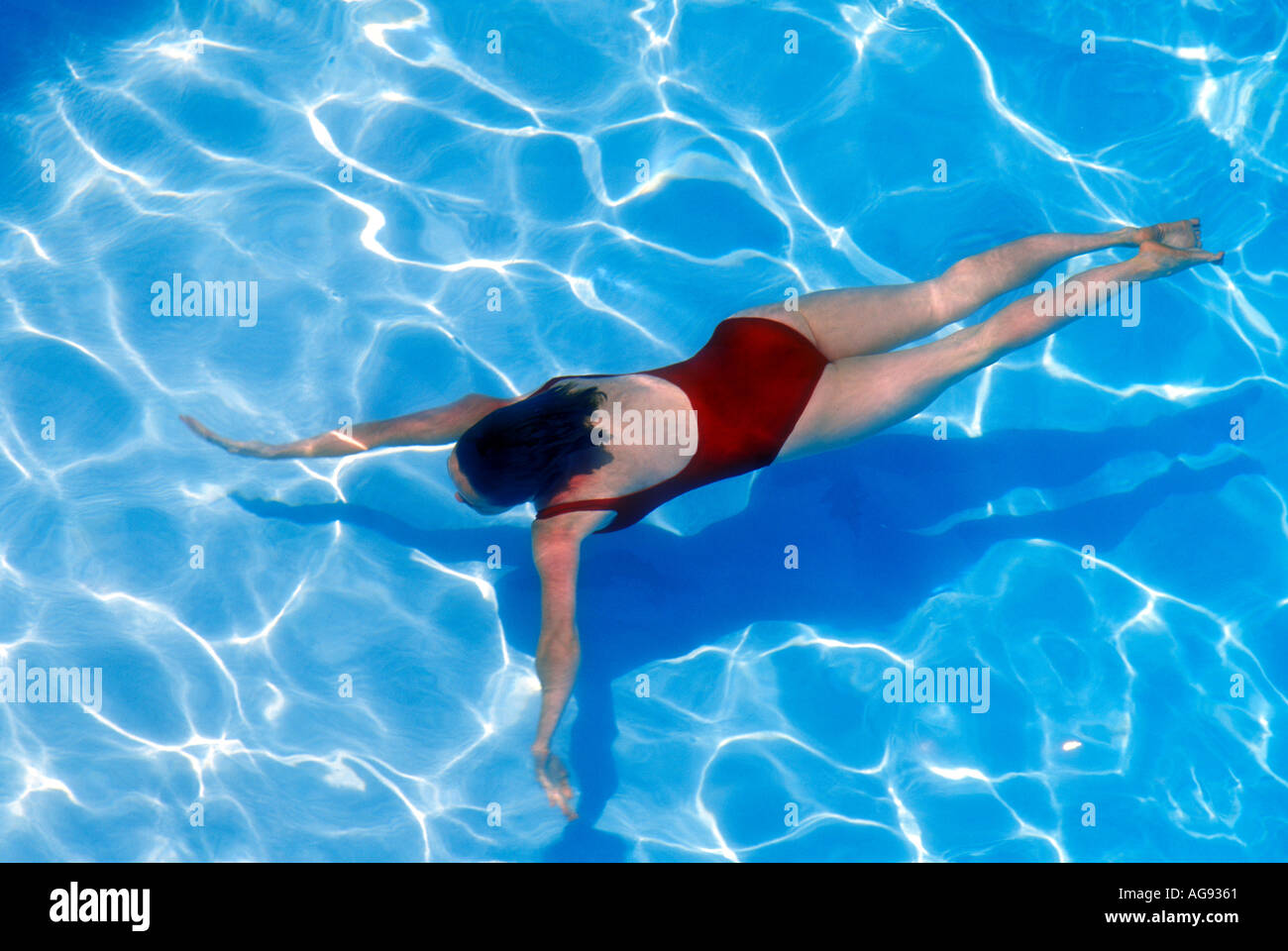 Schwimmen Unter Wasser Im Schwimmbad Modell Veröffentlicht Bild Frau Stockfotografie Alamy 