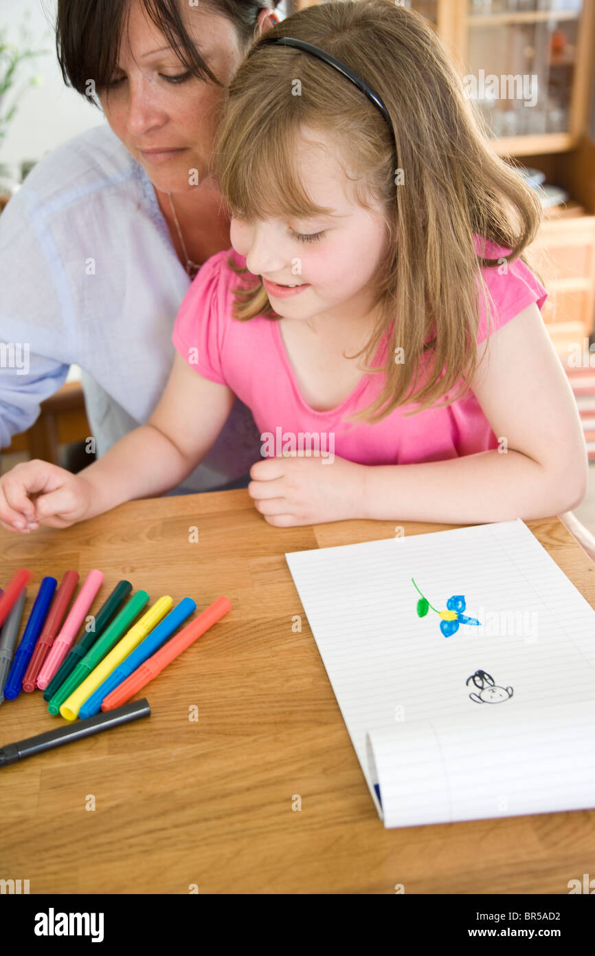 Mutter und Tochter Zeichnung Stockfotografie - Alamy