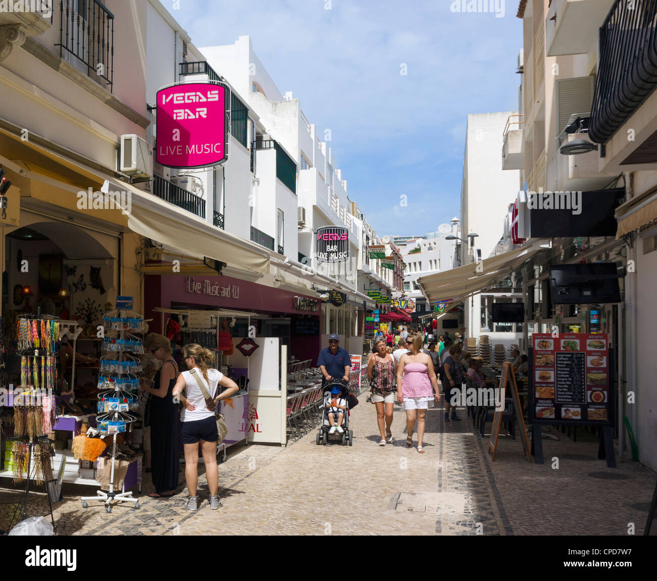 Geschäfte In Der Altstadt Im Zentrum Albufeira Algarve Portugal Stockfotografie Alamy 7183