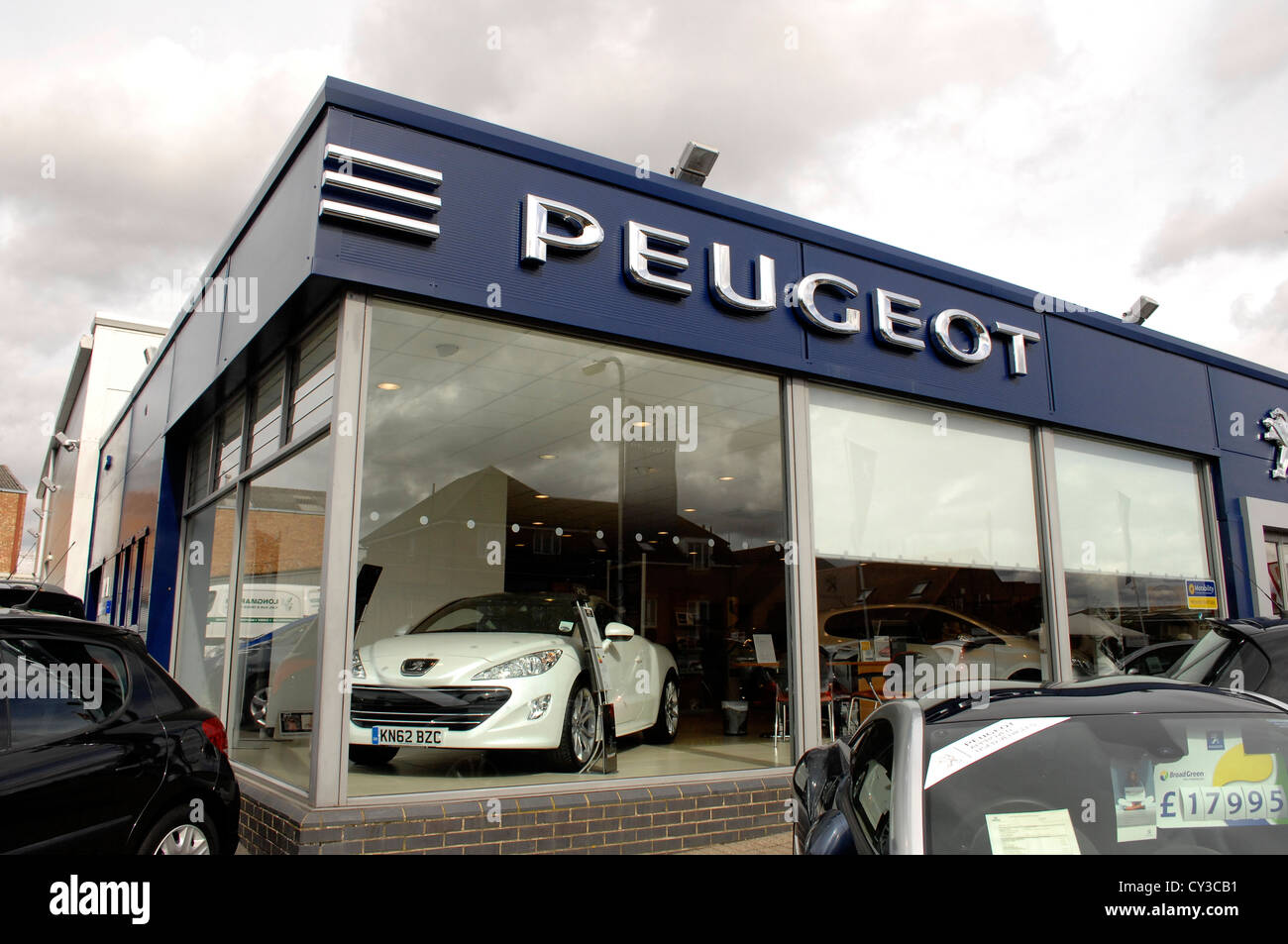 Peugeot Autohaus Stockfotografie - Alamy