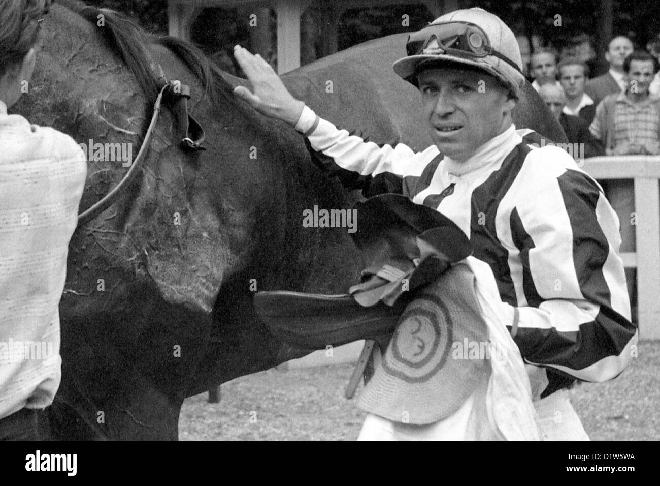 Hoppegarten Ddr Egon Czaplewski Jockey Stockfotografie Alamy 