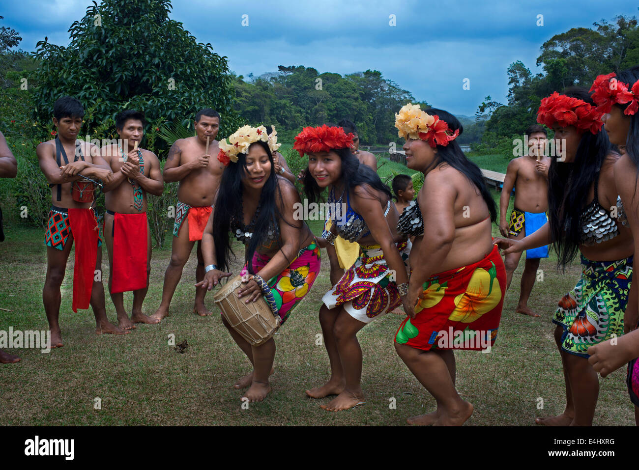 Musik Und Tanz Im Dorf Des Stammes Native Indian Embera Embera Dorf