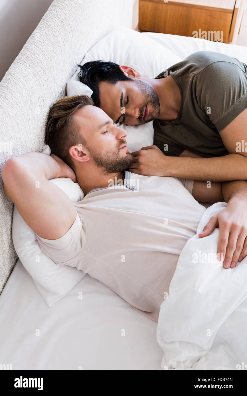 Glückliche Schwule Paar Schlafen Zusammen Im Bett Stockfotografie Alamy