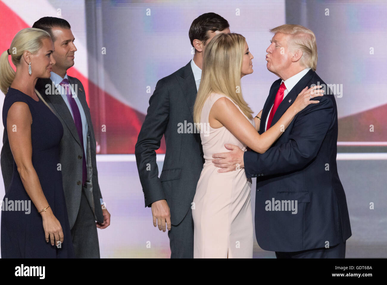 Cleveland Ohio Usa 21 Juli 2016 Gop Präsidentschaftskandidat Donald Trump Küsst Seine