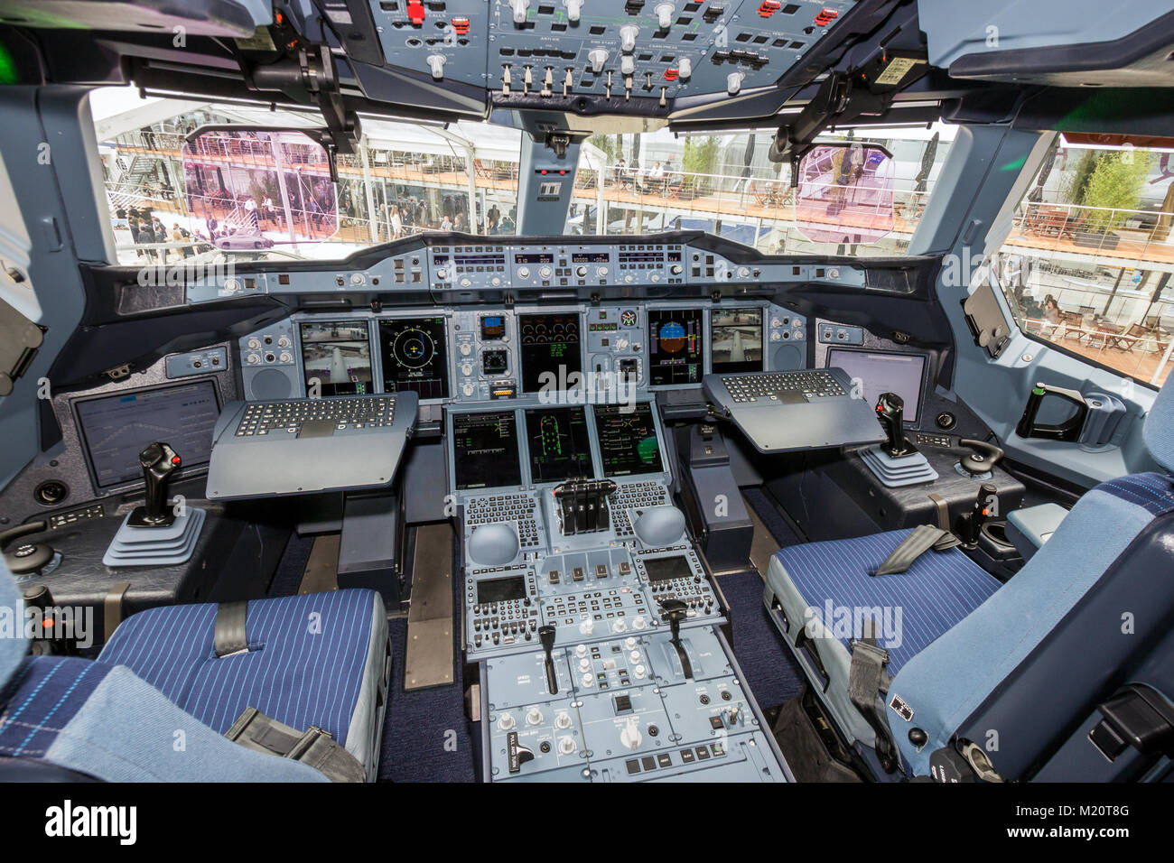 Paris 18 Juni 2015 Airbus A380 Cockpit Die A380 Ist Das Größte 1663